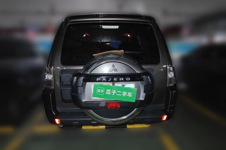 Used Mitsubishi Pajero 2015 3.0L Automatic Luxury Version China IV Standard