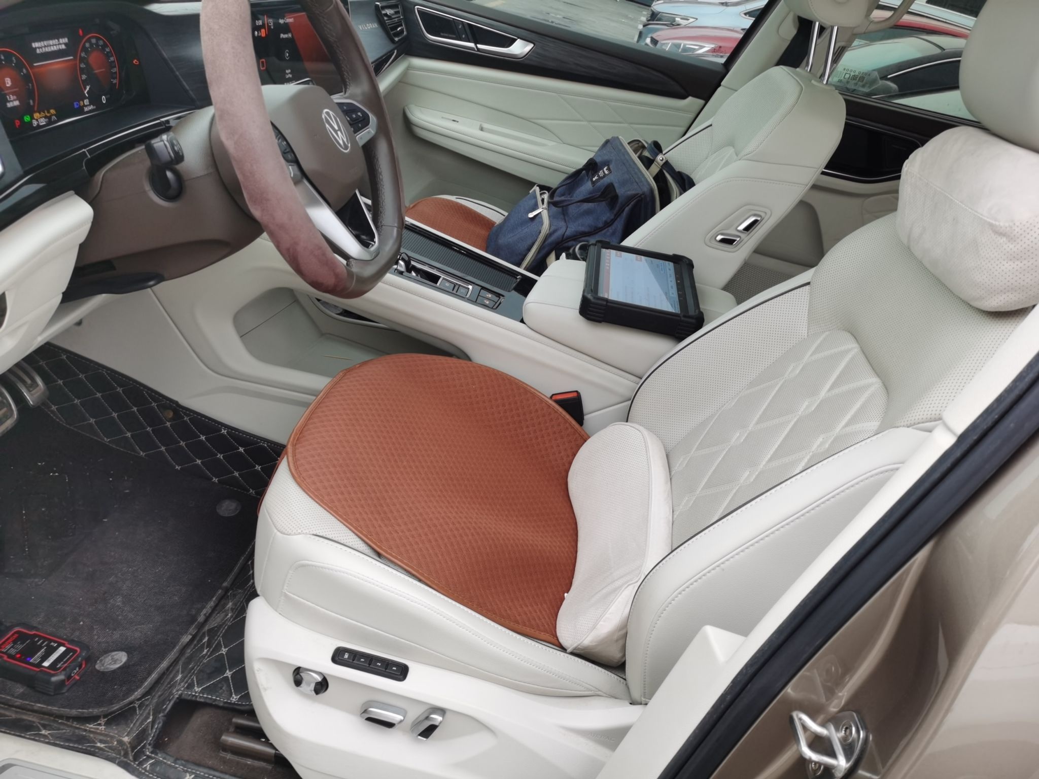 Переднее сиденье в автомобиле