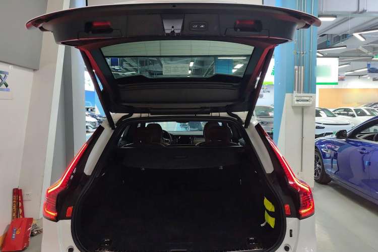 Used Volvo V90 2022 Cross Country B5 AWD Smart Range Edition
