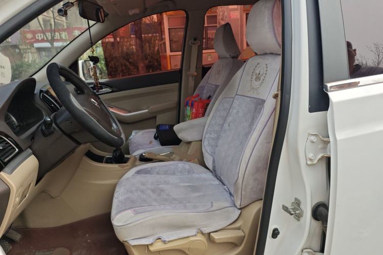 Used Baojun 730 2014 1.5L manual standard trim 7 seats