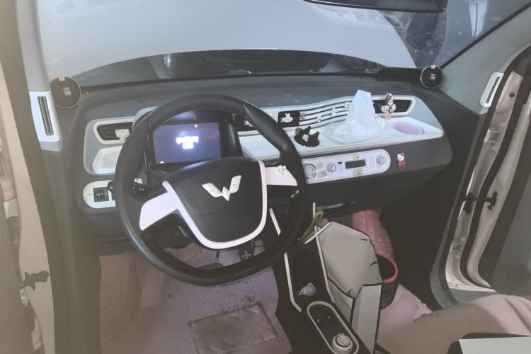Used Wuling Hongguang MINIEV 2021 Macaron Fashion Edition Lithium-Ion Battery Center Console