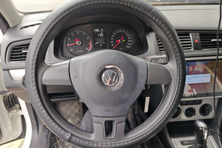 Used Volkswagen Lavida 2013 Revised Classic 1.6L Automatic Fashion Edition Steering Wheel