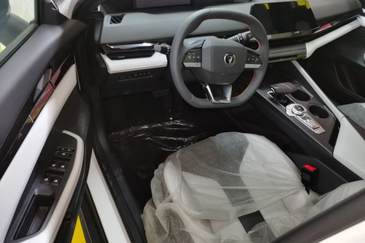 Used CHANGAN UNI-V iDD 2024 Blue Whale Smart Electric iDD 136km ZhiKu Model