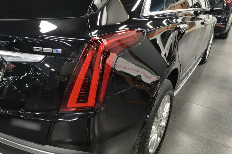 Used Cadillac XT5 2022 2.0T Two-Wheel Drive Luxury Version Exterior 3