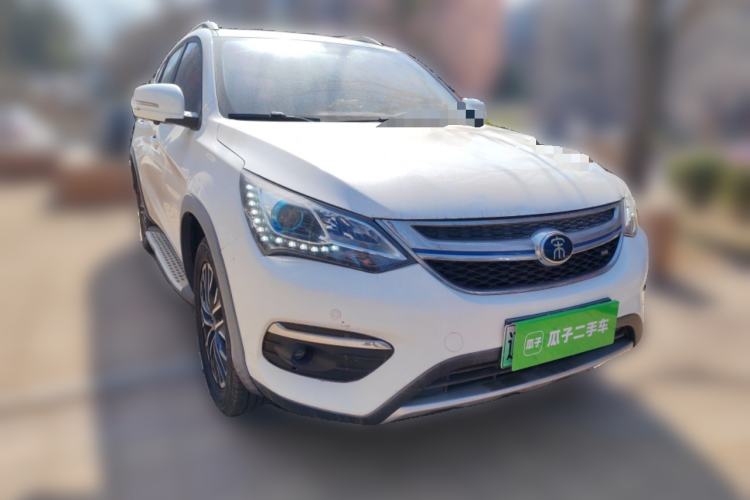 Used BYD Song New Energy 2017 Song DM 1.5TID All-Wheel Drive Luxury Model Front Right 45 Deg