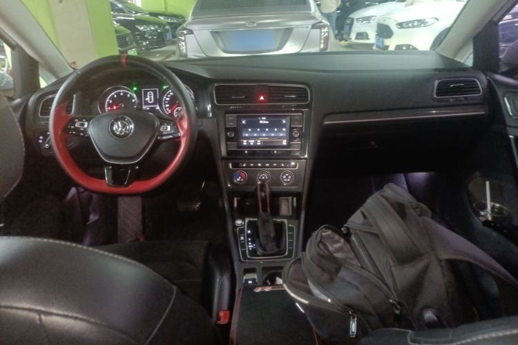 Used Volkswagen Golf 2018 230TSI Automatic Luxury Version Center Console