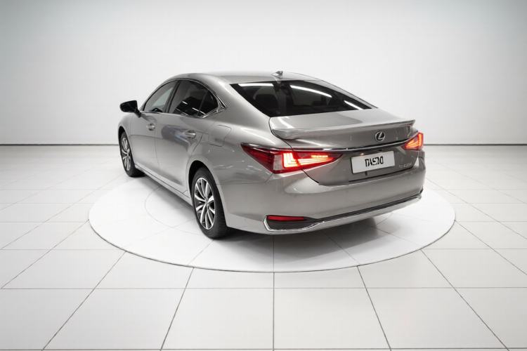 Used Lexus ES 2020 300h Premier Edition