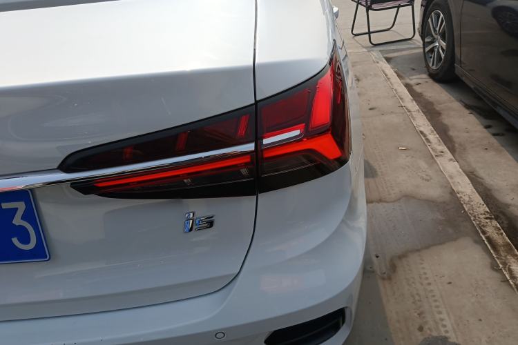 Used Roewe i5 2021 1.5L CVT Platinum Edition
