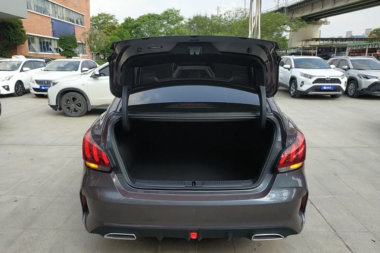 Used MG 5 2022 180 DVVT CVT Youth Luxury Edition
