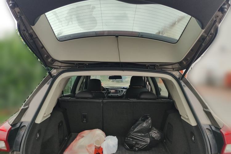 Used Buick Envision 2018 20T Two-Wheel-Drive Elite Model Trunk