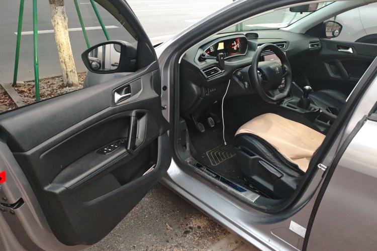 Used Peugeot 308 2016 1.6L Manual Fashion Edition
