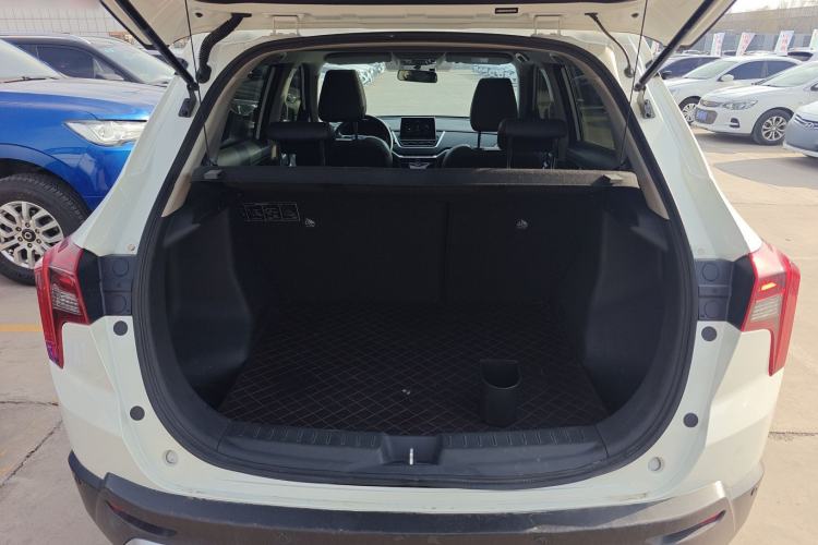 Used Venucia T60 2020 1.6L CVT Smart Drive Version China VI Standard Trunk