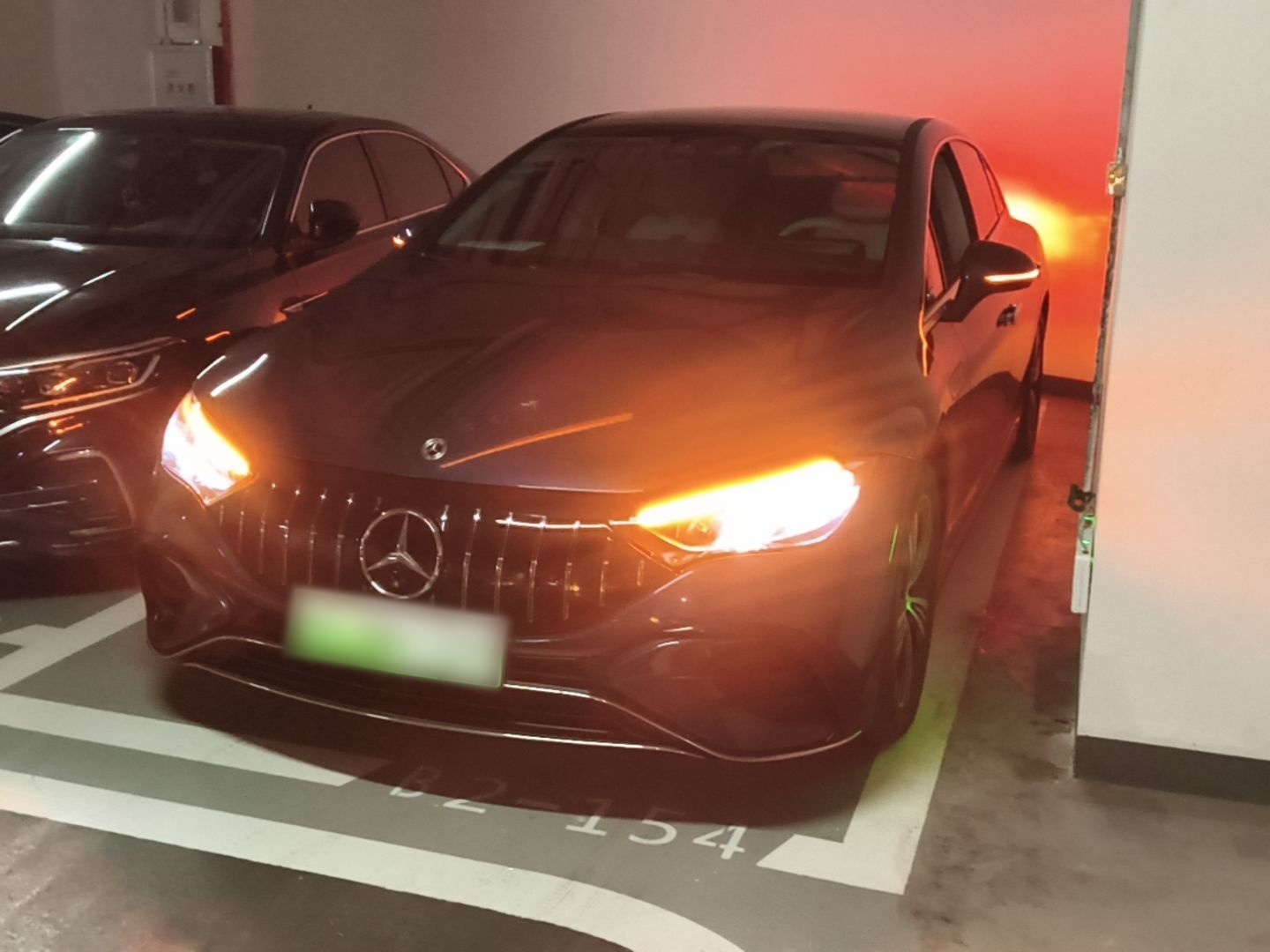 Unter der Vorderseite des Autos