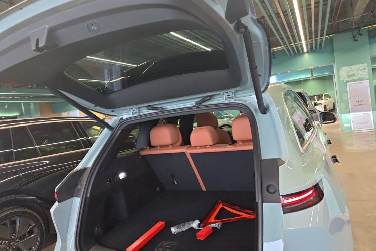 Used Li Auto L6 2025 Pro Smart Refresh Edition Trunk