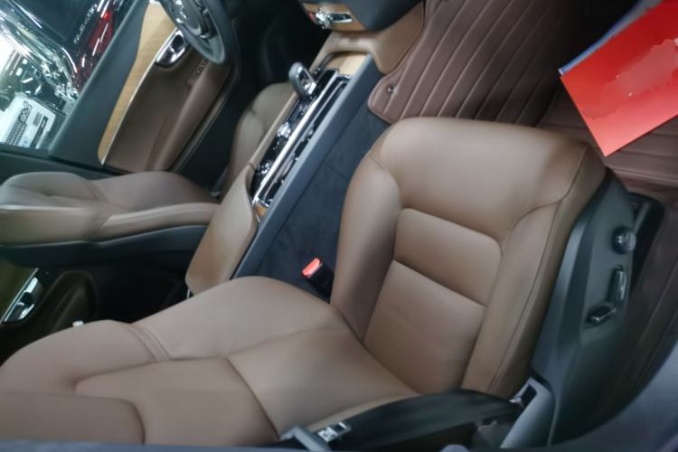 Used Volvo XC90 2023 B6 Zhiyi Luxury Edition 7-Seater
