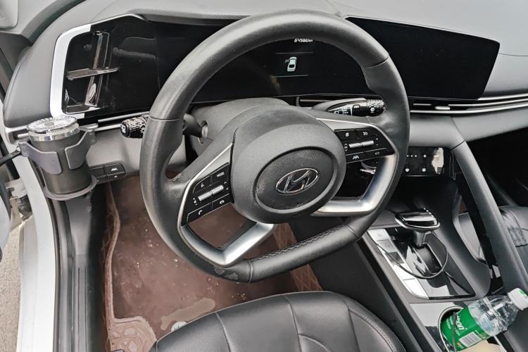Used Hyundai Elantra 2022 1.5L CVT LUX Prestige Edition
