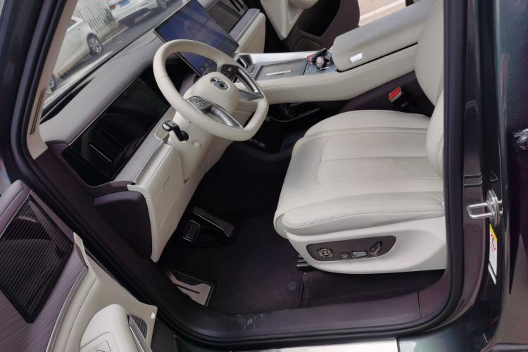 Used Denza N9 2025 Flagship Model
