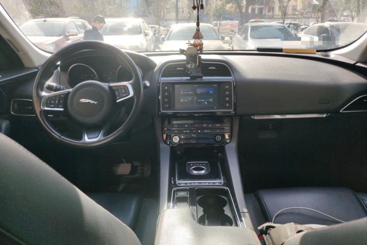 Used Jaguar F-PACE 2018 2.0T Two-Wheel Drive Urban Deluxe Edition