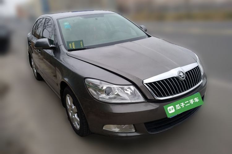 Used Skoda Octavia 2015 Classic Model 1.6L Manual Eado Version Front Right 45 Deg