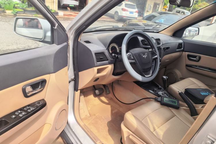 Used Wuling Hongguang 2014 1.5L S Automatic Luxury Model