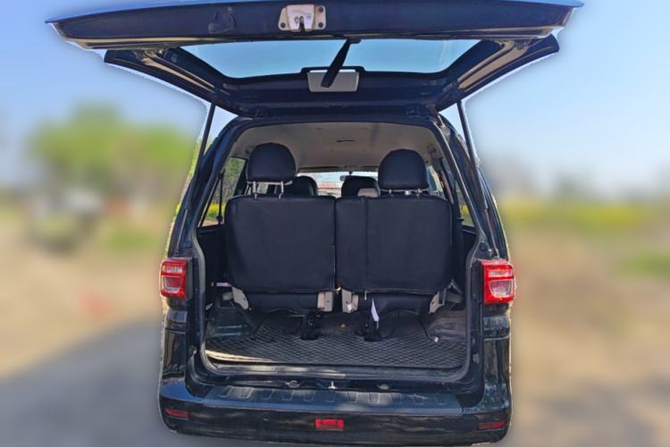 Used FORTHING Lingzhi 2022 M5 1.6L Practical 7-Seater Trunk