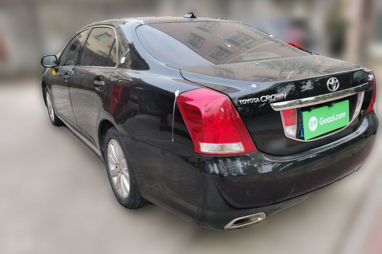 Used Toyota Crown 2011 2.5L Royal Special Edition with Leather and Sunroof