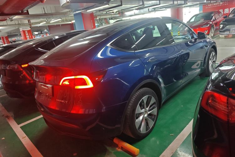 Used Tesla Model Y 2021 Long-Range All-Wheel-Drive Version 3D7