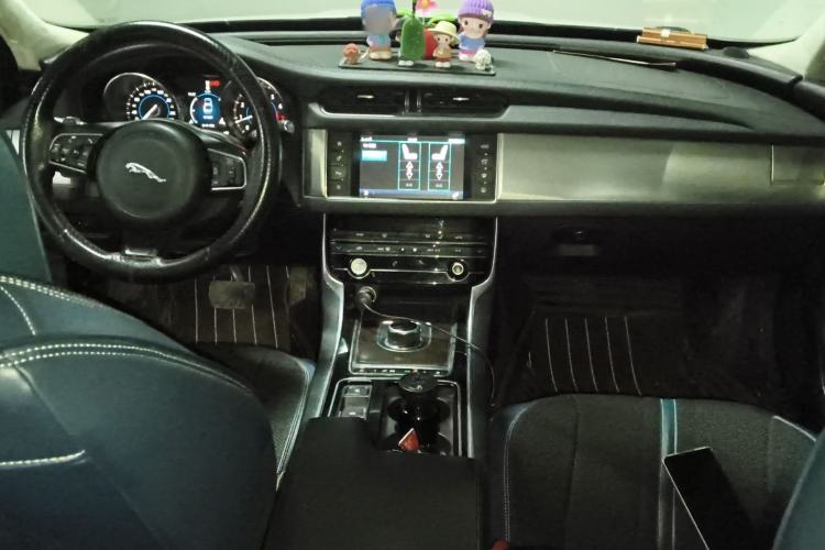Used Jaguar XFL 2017 XFL 2.0T 200PS Elite Edition Center Console