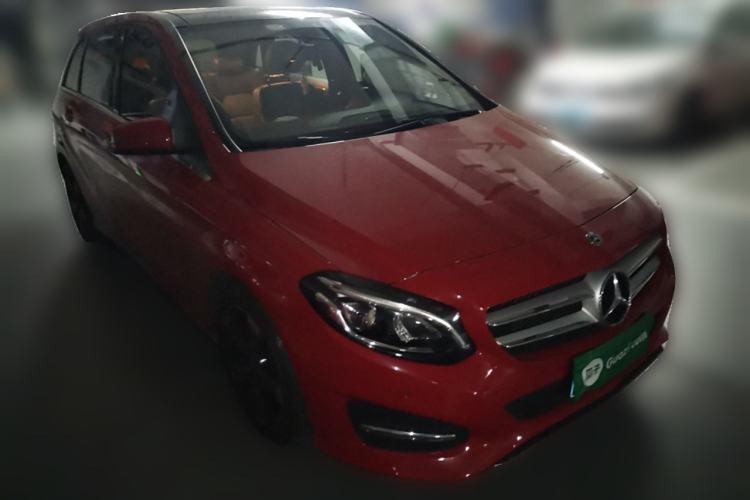Used Mercedes-Benz B-Class 2019 B 200 Fashion Model Front Right 45 Deg
