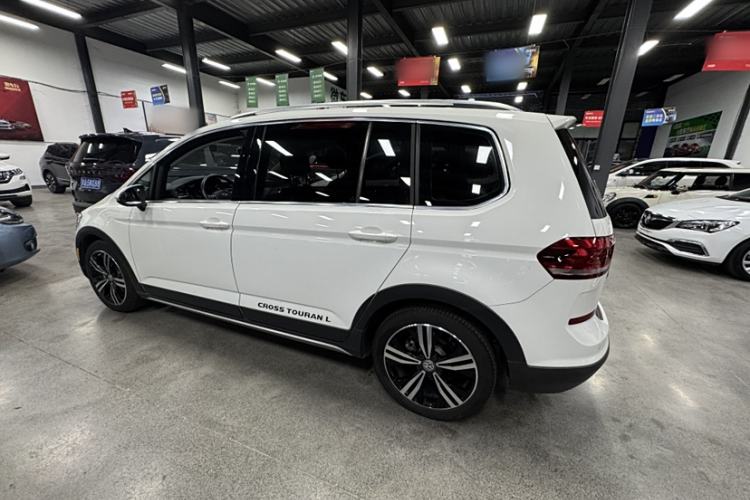 Used Volkswagen Touran 2018 Volkswagen Touran L 280TSI DSG Boundary Edition 7 Seats China VI Standard