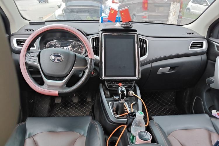 Used SWM X7 2020 2.0L Manual Comfort Version 7 Seats Center Console