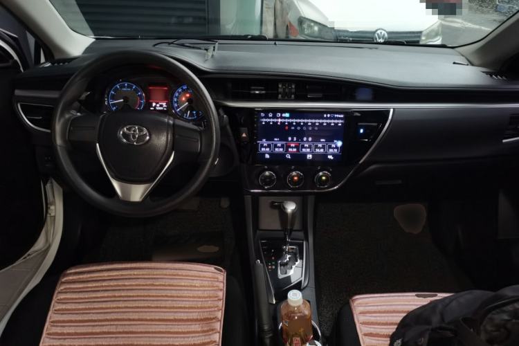 Used Toyota Corolla 2014 1.6L CVT GL-i Center Console