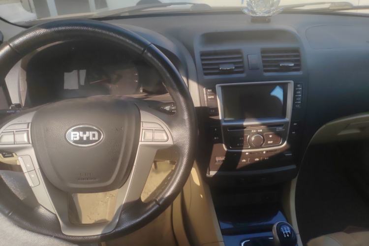 Used BYD G6 2013 2.0L Manual Luxury Version
