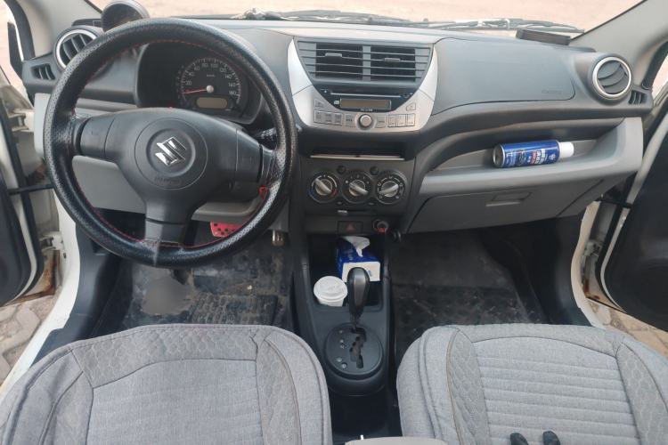 Used Suzuki Alto 2013 1.0L Automatic Luxury Model Center Console