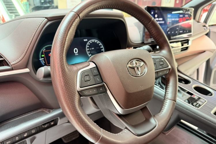 Used Toyota Granvia 2023 2.5L Hybrid Flagship VIP Edition
