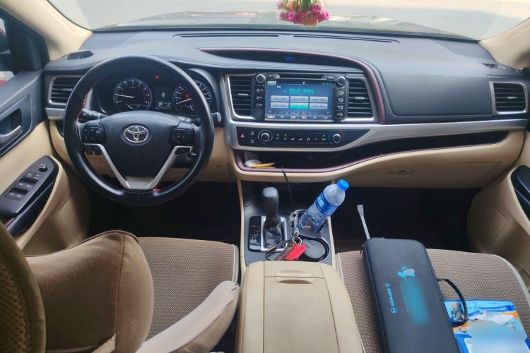 Used Toyota Highlander 2015 2.0T Two-Wheel Drive Elite Edition 7 Seats Center Console