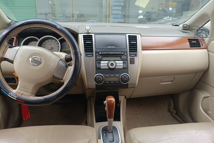 Used Nissan Tiida Sedan 2009 1.6L Automatic Tech Edition Center Console