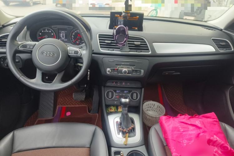 Used Audi Q3 2018 30 TFSI Fashion Edition Collector's Version Center Console