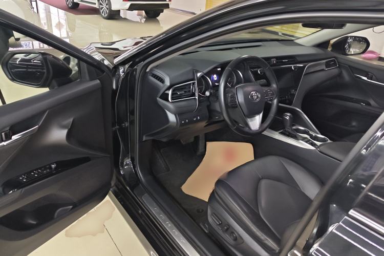 Used Toyota Camry 2019 Dual-Engine 2.5 HG Luxury Edition China VI Standard Driver Seat