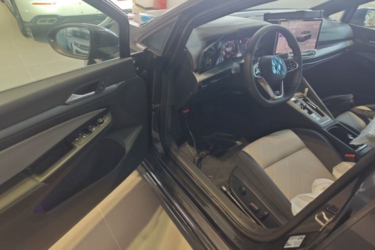 Used Volkswagen Golf 2025 Facelifted II 300TSI R-Line