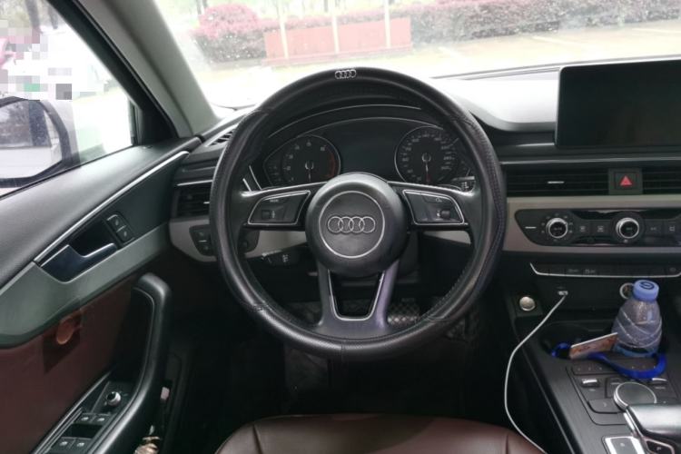 Used Audi A4L 2018 30th Anniversary Edition 30 TFSI Ambition Model Steering Wheel