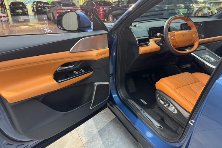 Used XPeng G9 2025 725 with Ultra-Long Range Max Interior 7