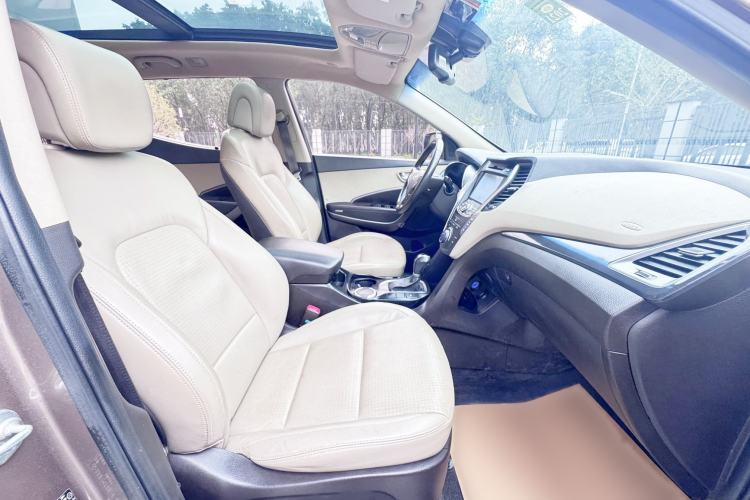 Used Hyundai Santa Fe 2013 Revised Version 2.4L Automatic All-Wheel Drive Luxury Trim
