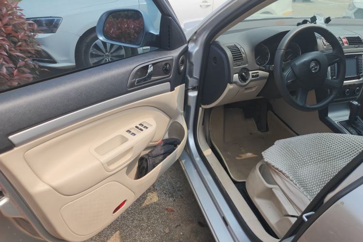 Used Skoda Octavia 2015 Classic Model 1.6L Automatic Yijie Version Driver Seat