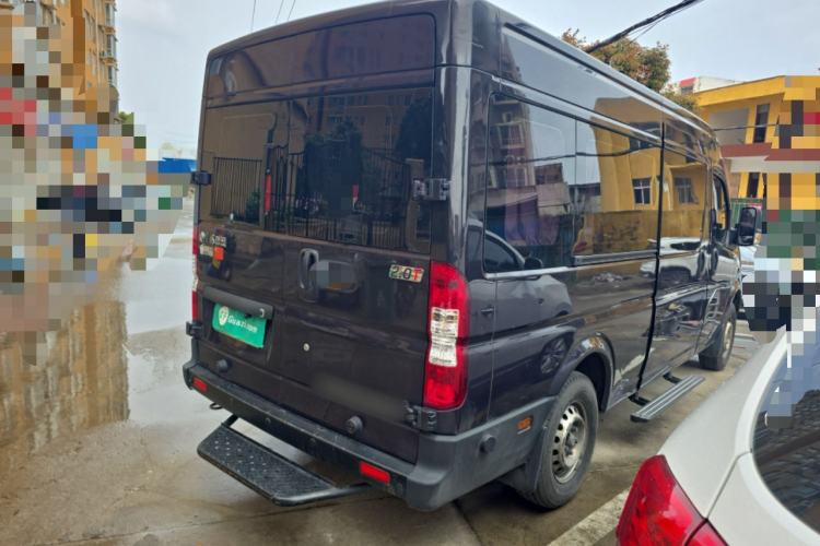 Used Dongfeng Yufeng 2021 2.0T Power King Front-Drive Logistics Vehicle Long Wheelbase Mid-Roof Design 6–9 Seats China VI Emission Standard ZD20