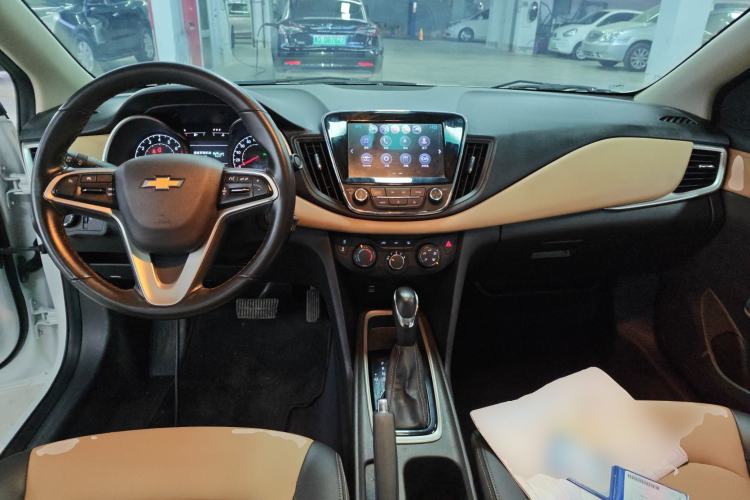 Used Chevrolet Monza 2020 320 Automatic Enjoyment Edition Center Console