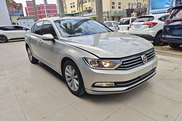 Used Volkswagen Magotan 2017 330TSI DSG Leading Model
