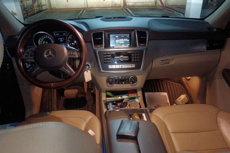 Used Mercedes-Benz M-Class 2014 ML 320 4MATIC Center Console