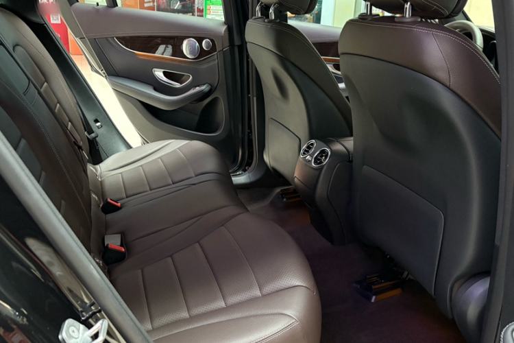 Used Mercedes-Benz GLC 2017 GLC 260 4MATIC Luxury Model Interior 2