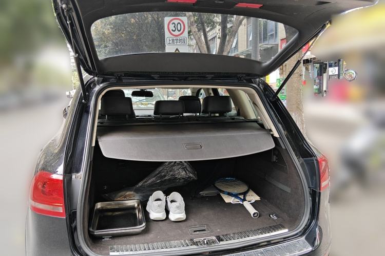 Used Volkswagen Touareg 2014 3.0 TSI New Edition Trunk